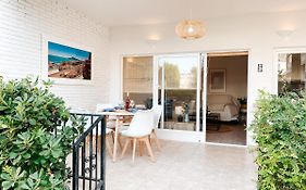 A un paso de la playa con piscina privada
